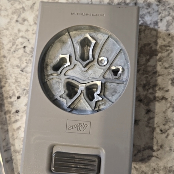 Stampin' Up! Holly Berry Happiness Stamp Set & Holly Berry Builder Punch - Picture 5 of 5